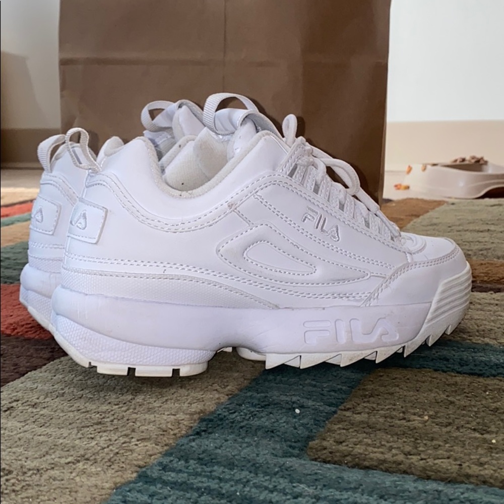 WHITE Filas